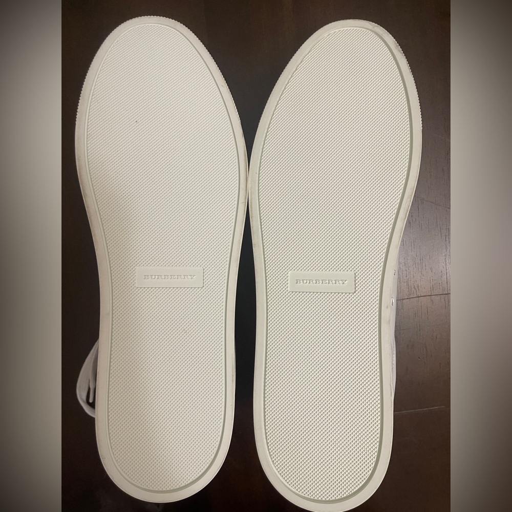 Burberry White Sneakers Minimalist Design - Picture 6 of 15